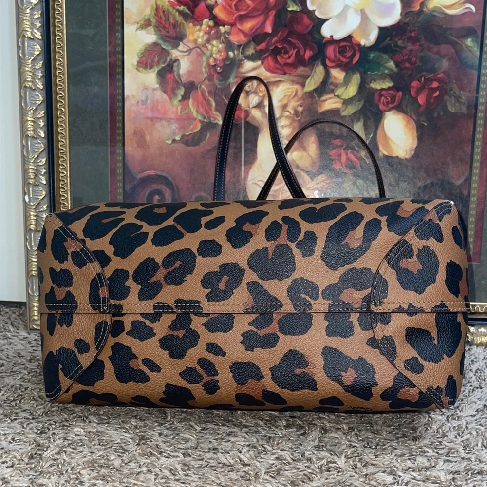 Reversible Coach City Tote Leopard Print and Signature Canvas Interior - Picture 4 of 6